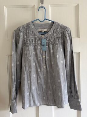 ❄️ Loft light gray/white snowflake print top. Size XSP. NWT.